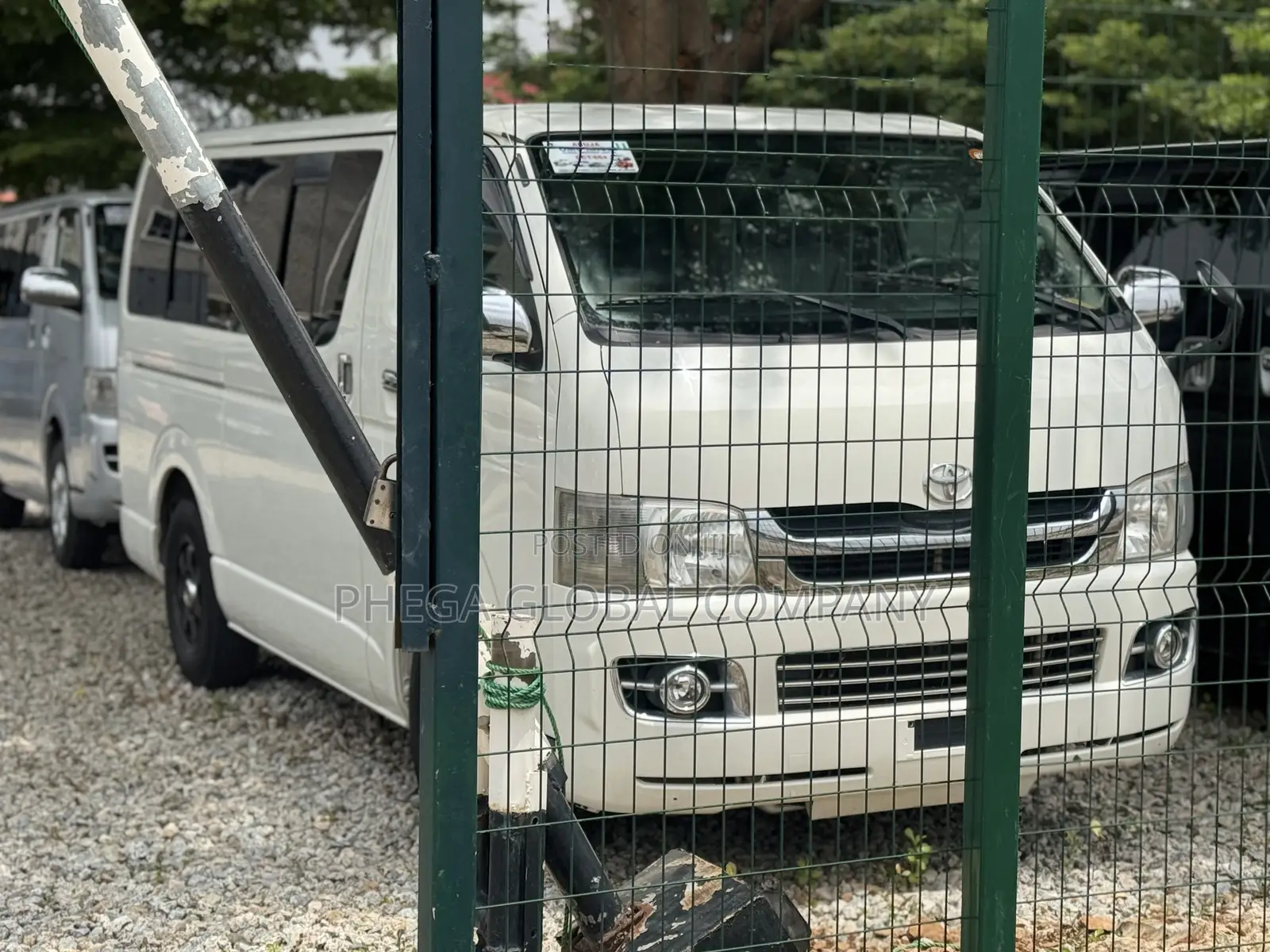 Toyota HiAce 2010 White