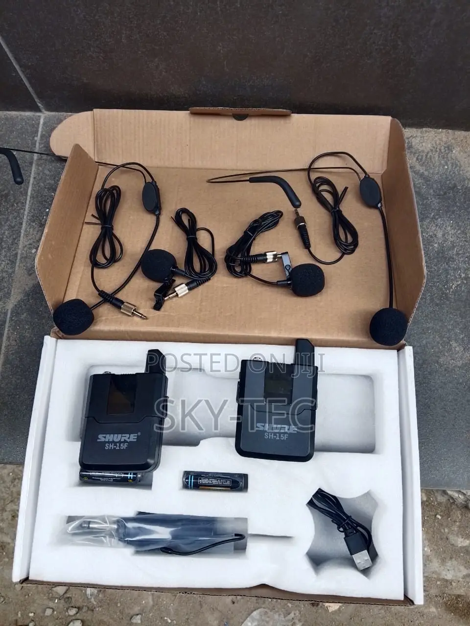 Shure 2-Lapel 2-Pilot-Overhead Wireless Microphone With Receiver