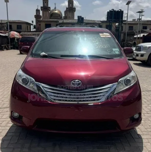 Toyota Sienna 2012 Burgundy