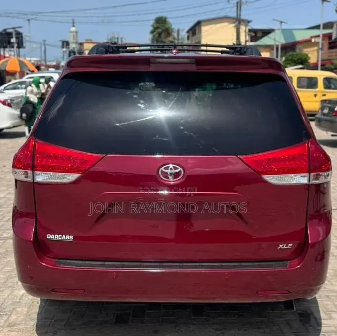 Toyota Sienna 2012 Burgundy