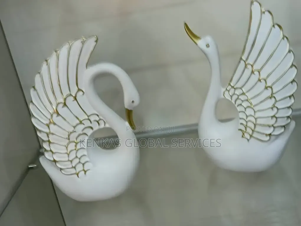 Luxury White Gold Swan Figurine Set