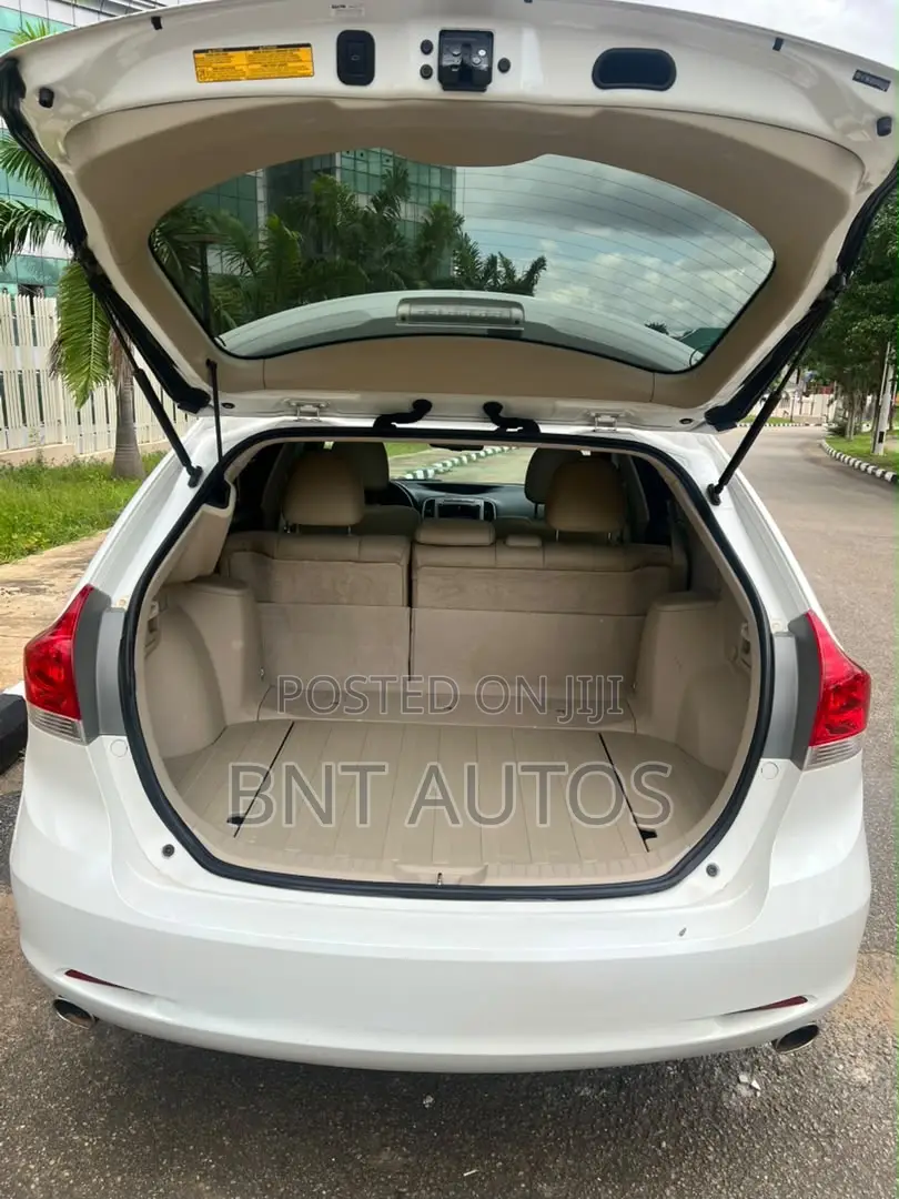 Toyota Venza XLE 2012 White