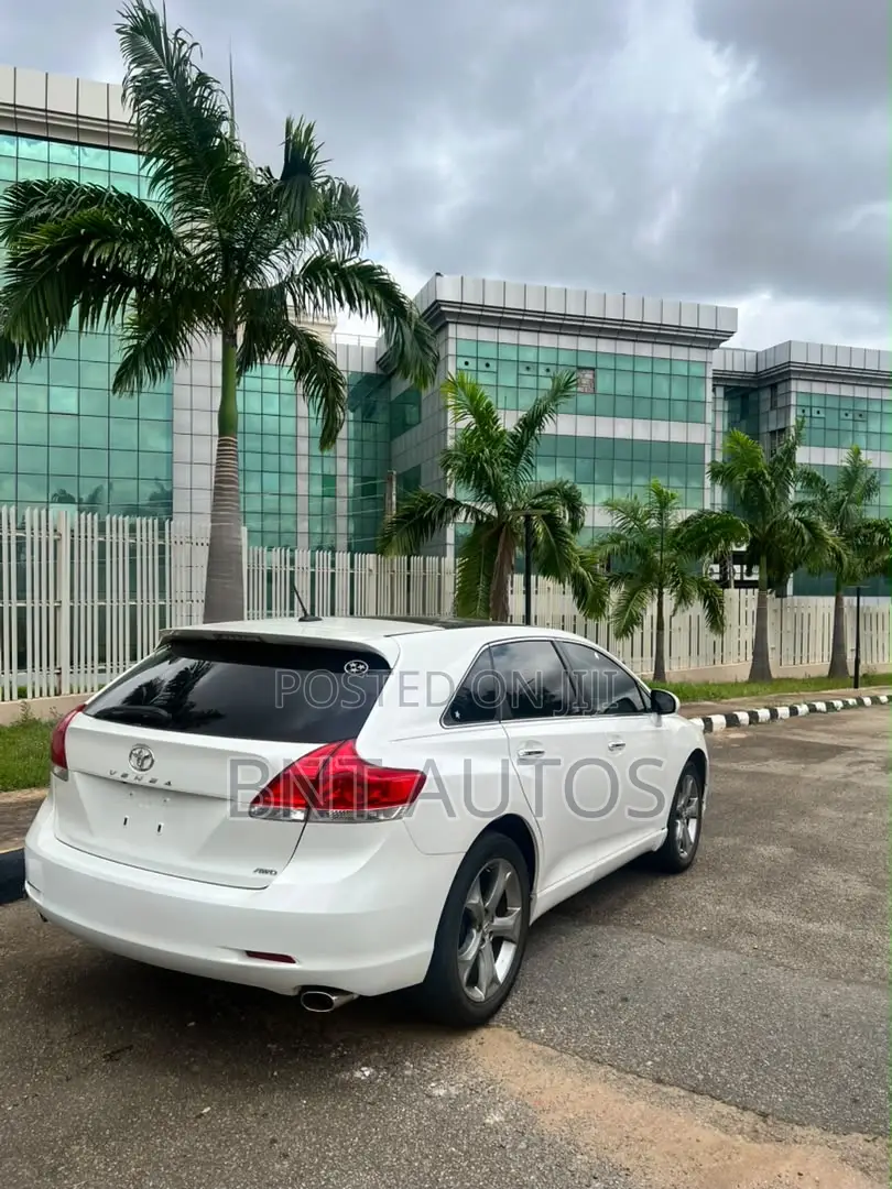 Toyota Venza XLE 2012 White