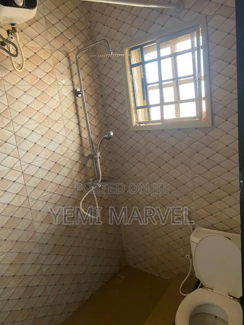 3bdrm Block of Flats in Hassan Block’S, for rent