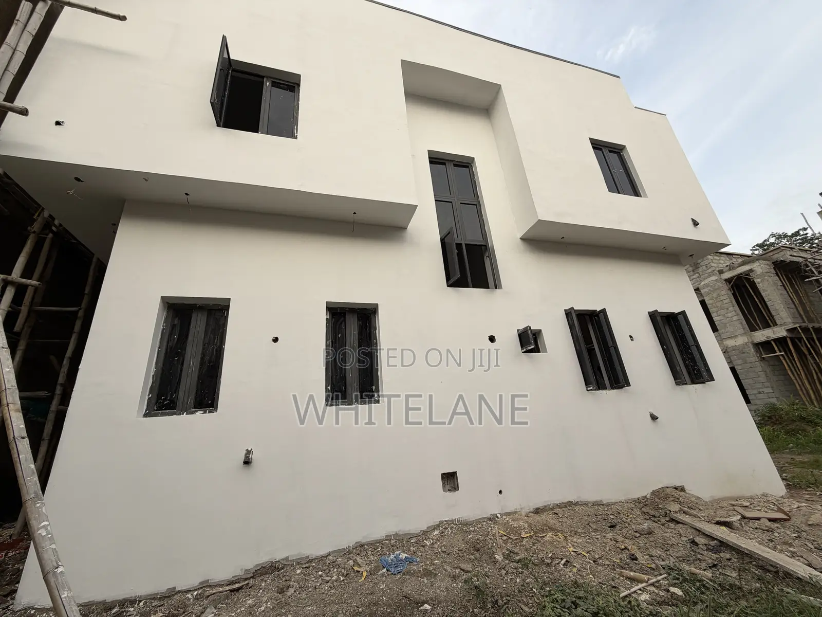 5bdrm Duplex in Guzape District for sale