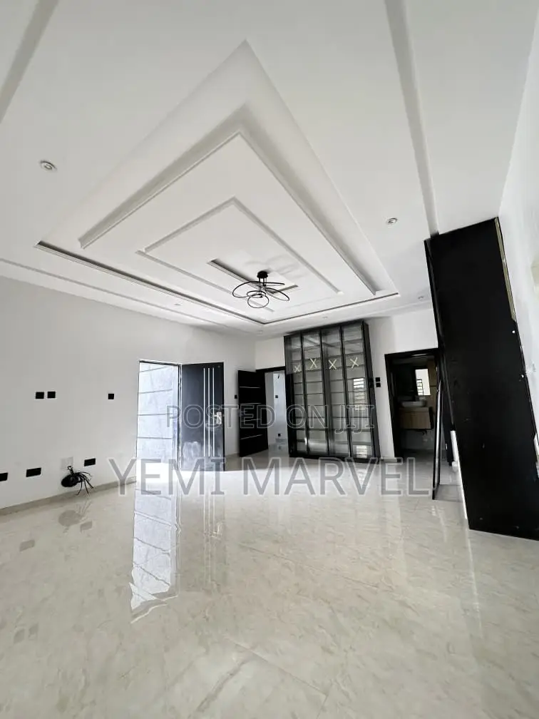 5bdrm Duplex in Old Bodija Estate, for sale