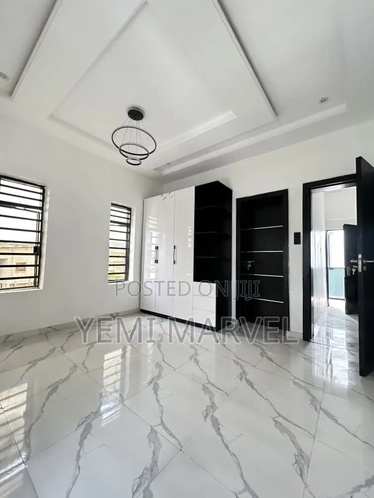 5bdrm Duplex in Old Bodija Estate, for sale