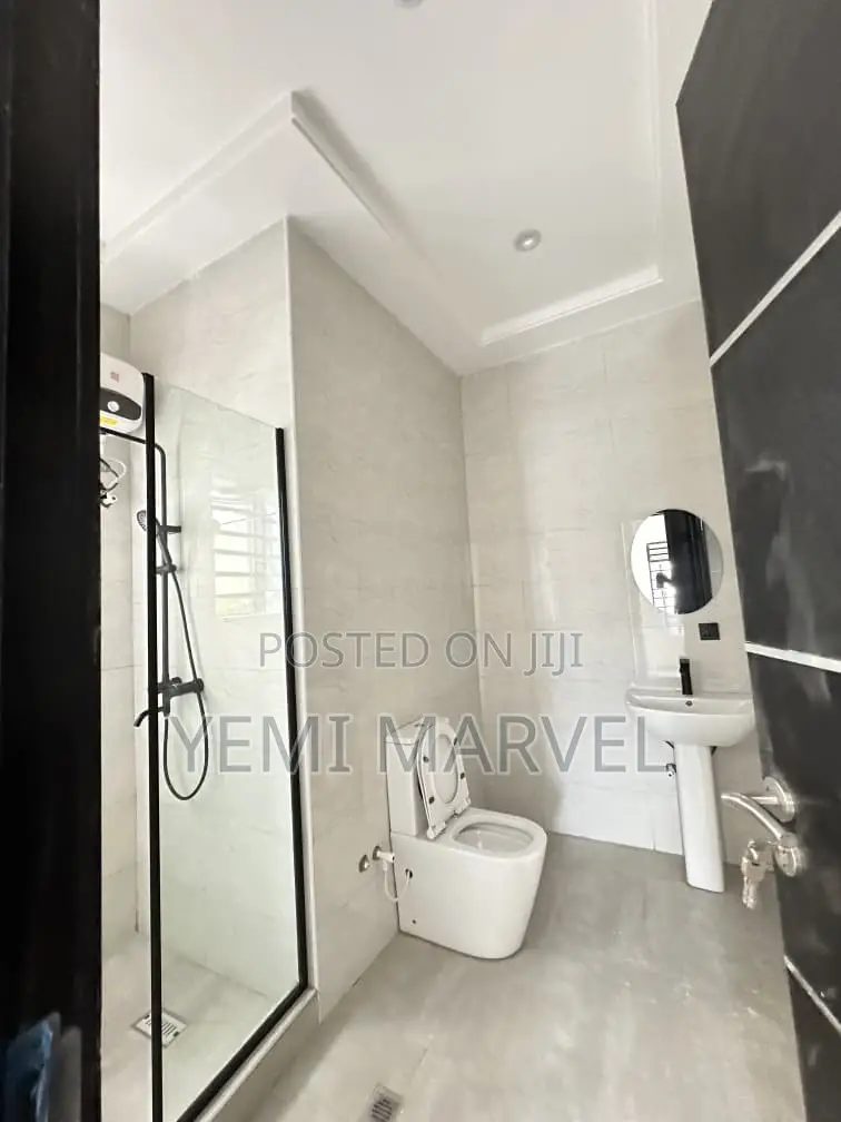 5bdrm Duplex in Old Bodija Estate, for sale