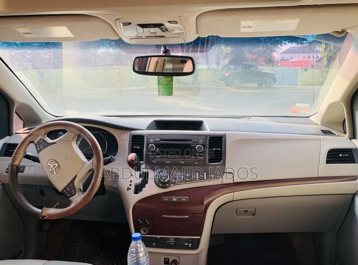 Toyota Sienna 2011 Gray