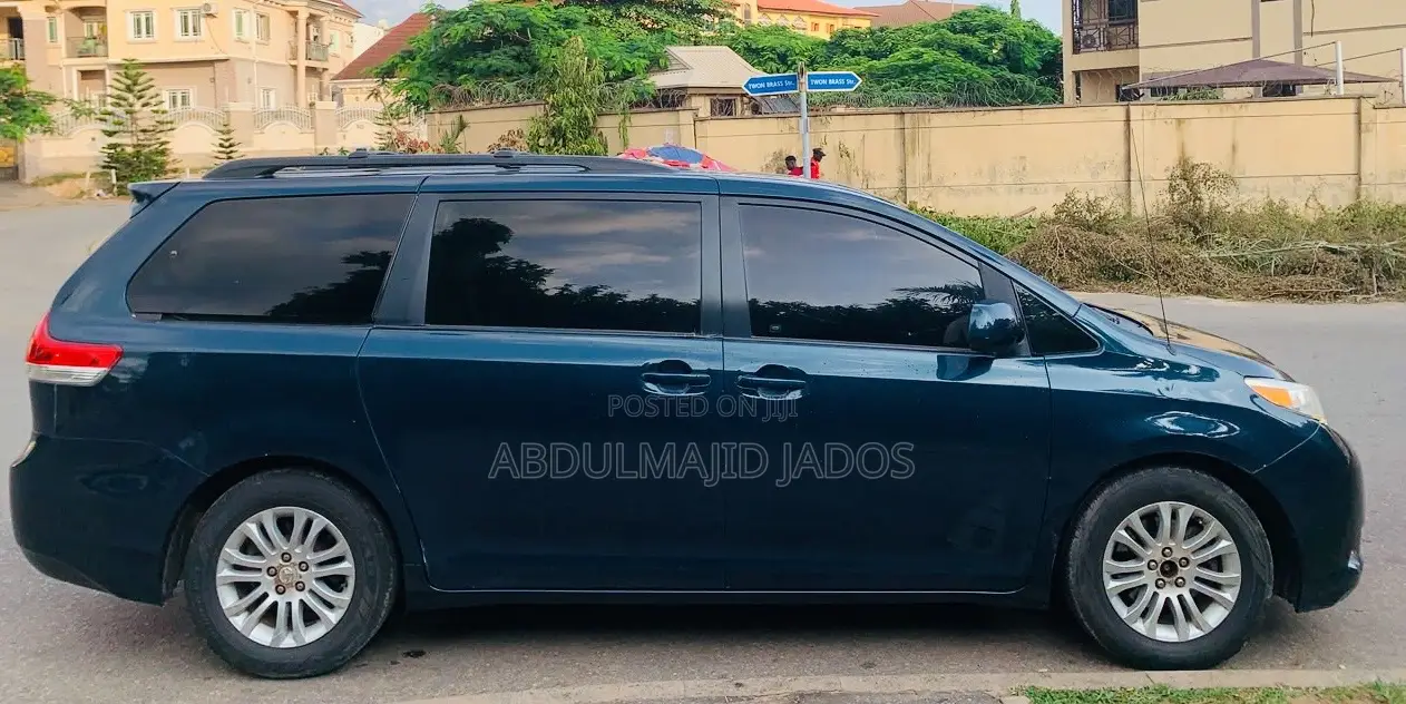 Toyota Sienna 2011 Gray