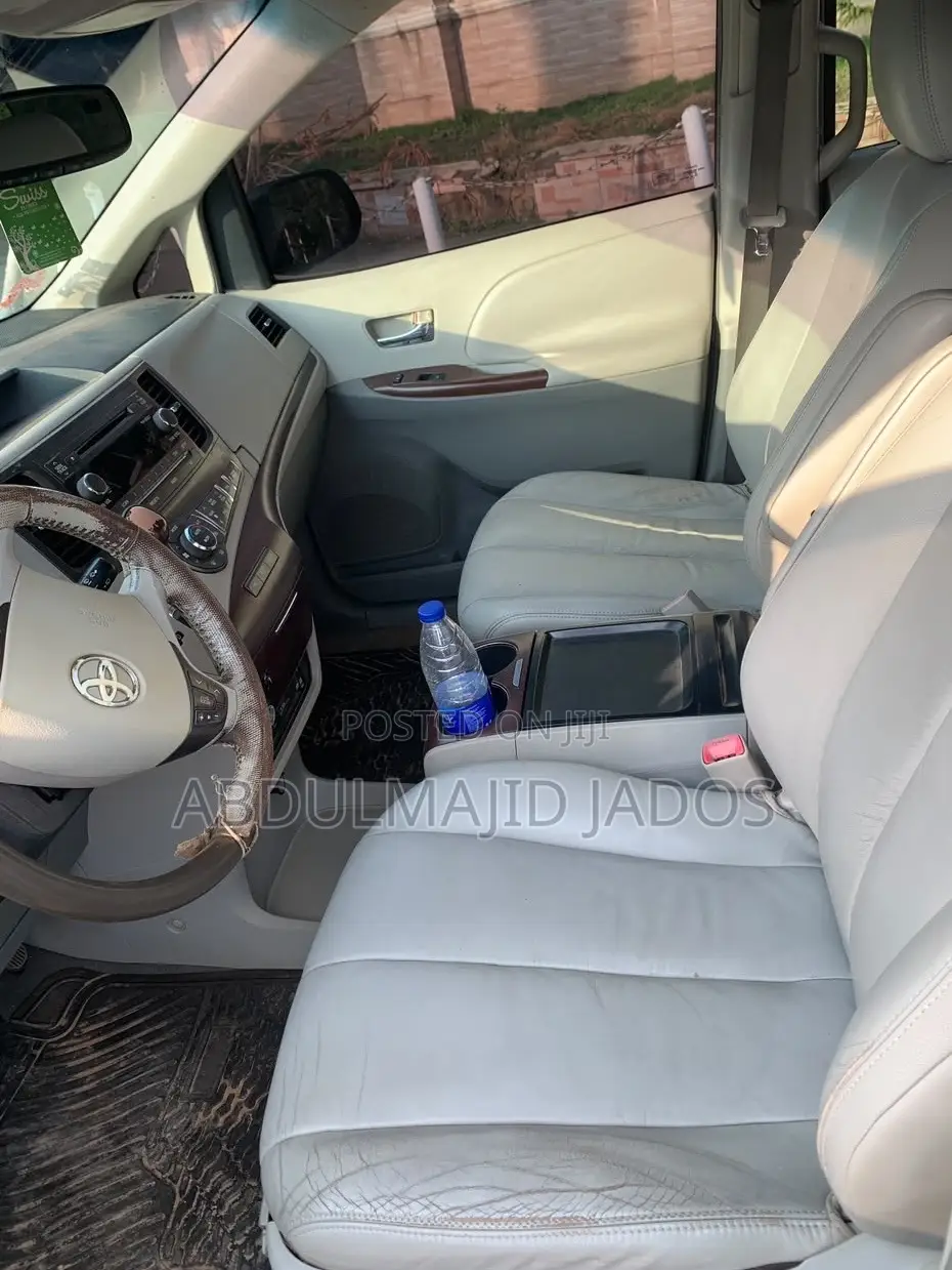 Toyota Sienna 2011 Gray