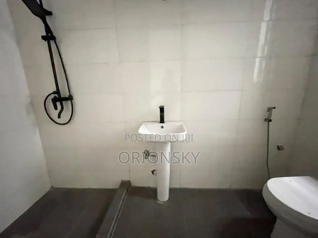 5bdrm Duplex in Ogudu GRA for sale