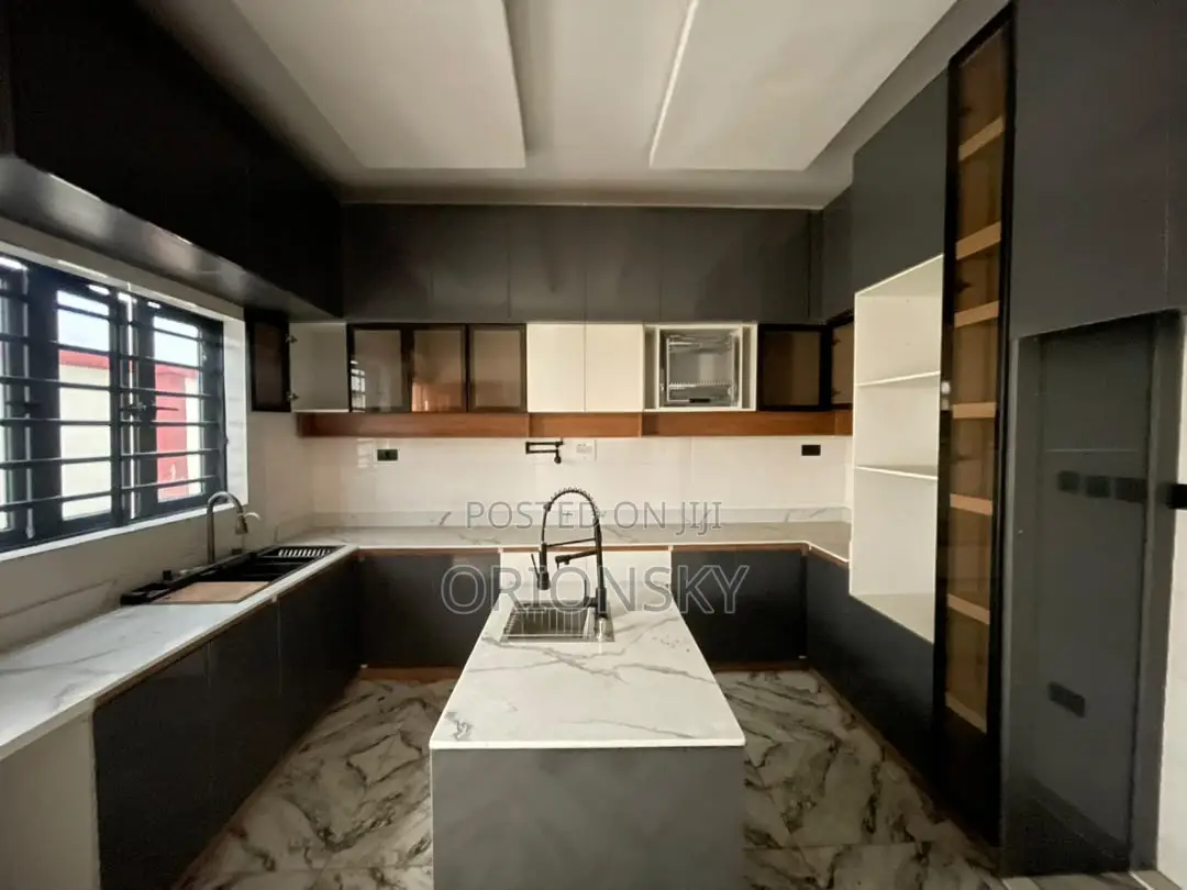 5bdrm Duplex in Ogudu GRA for sale