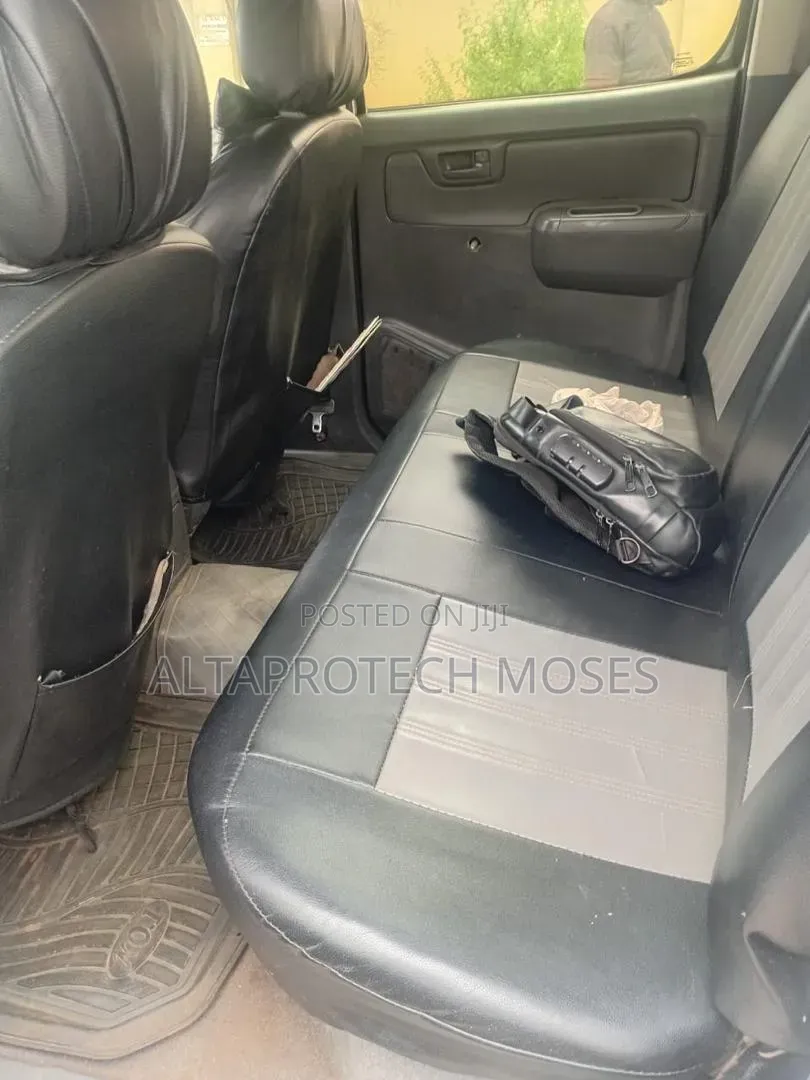Toyota Hilux SR5 4x4 2013 White