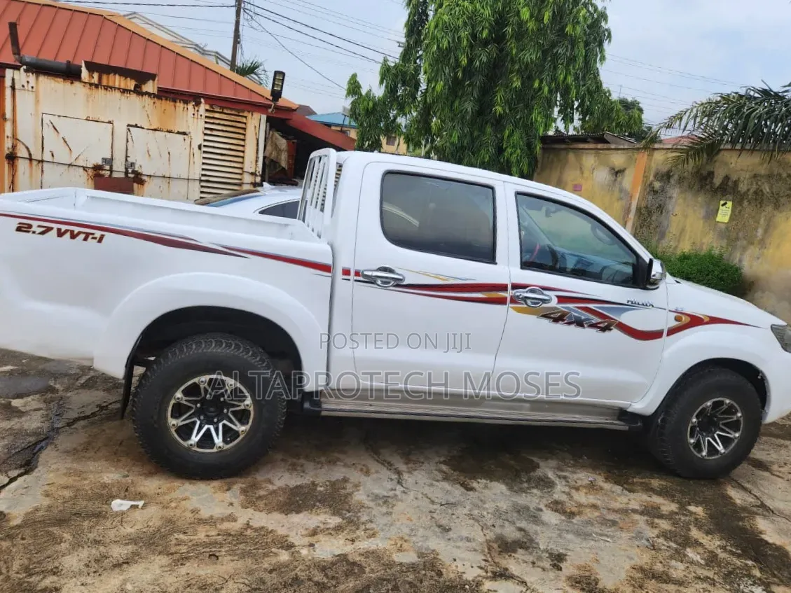 Toyota Hilux SR5 4x4 2013 White