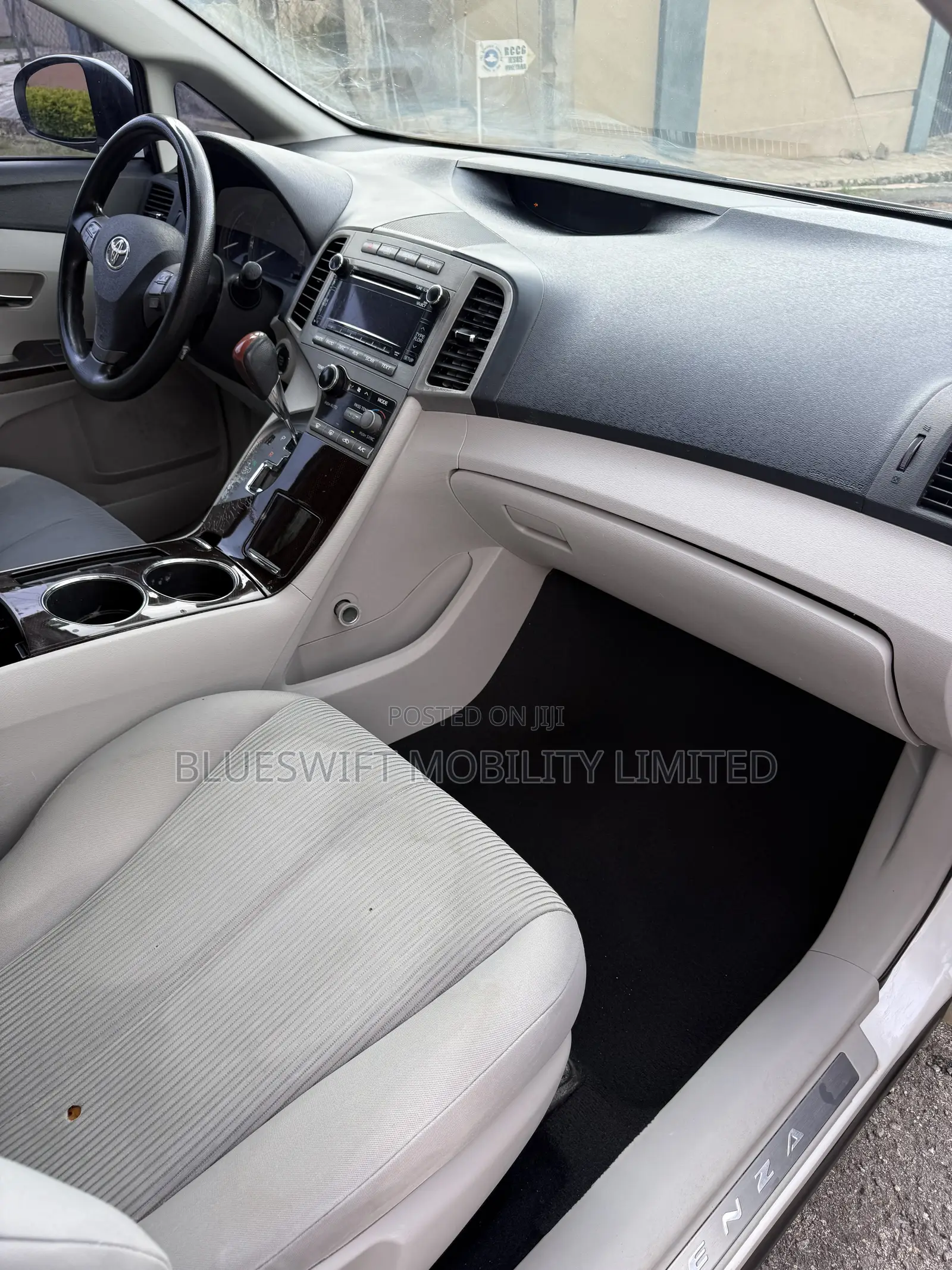 Toyota Venza AWD 2010 White