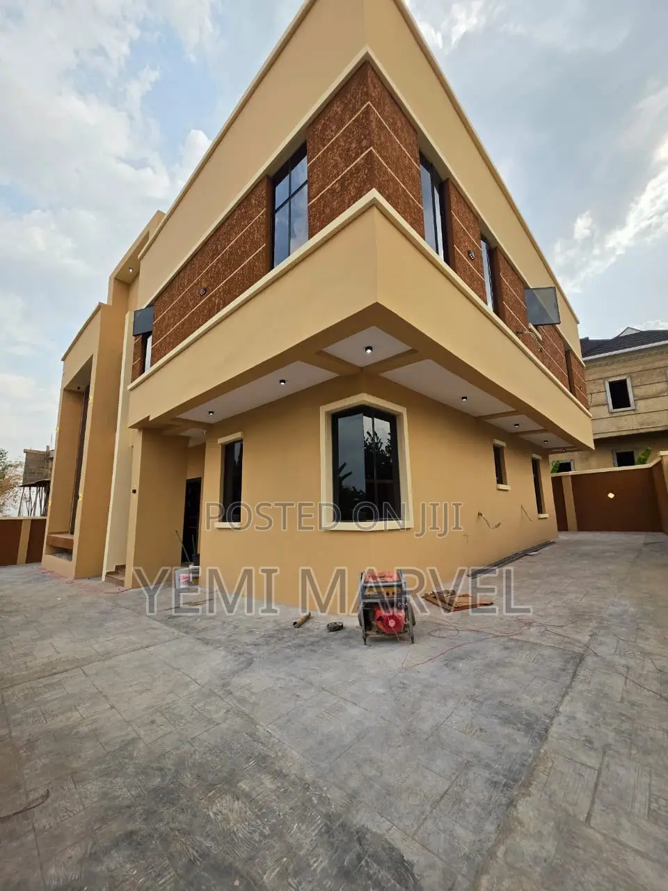 4bdrm Duplex in Carlton Gate Estate, for sale