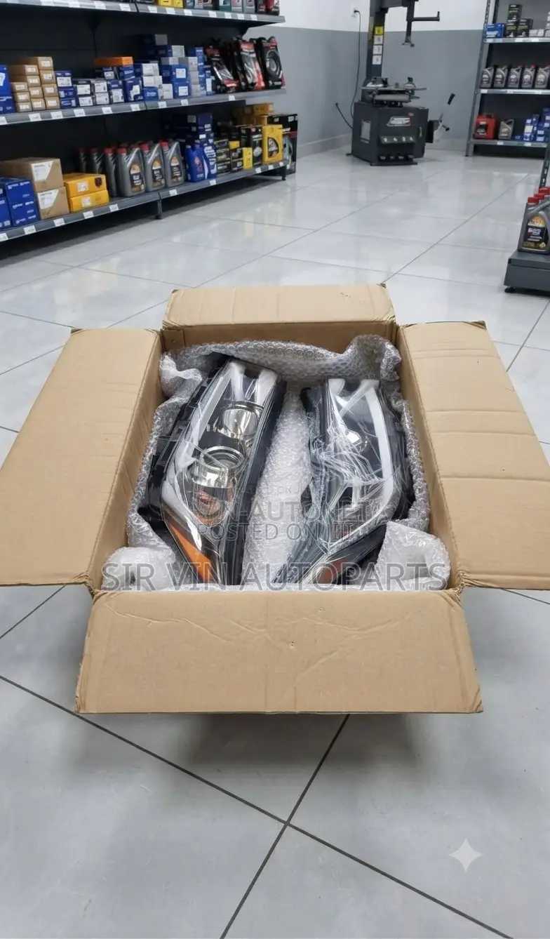Toyota Highlander 2018/2019 Complete Headlight Assembly (Pair)