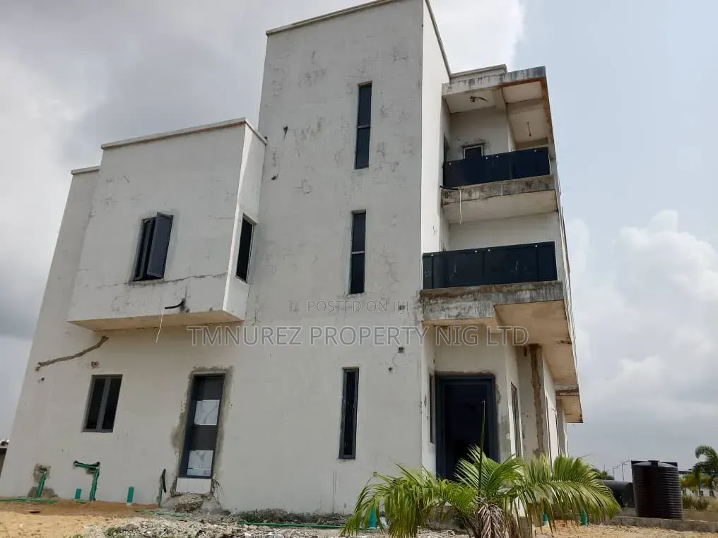 5bdrm Duplex in Off Lekki-Epe Expressway for sale