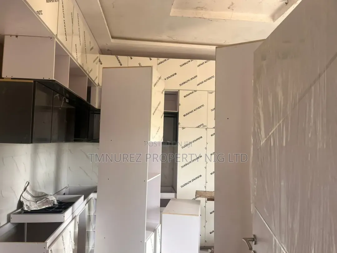 5bdrm Duplex in Off Lekki-Epe Expressway for sale