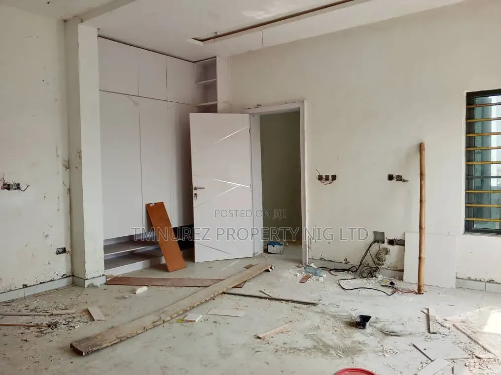 5bdrm Duplex in Off Lekki-Epe Expressway for sale