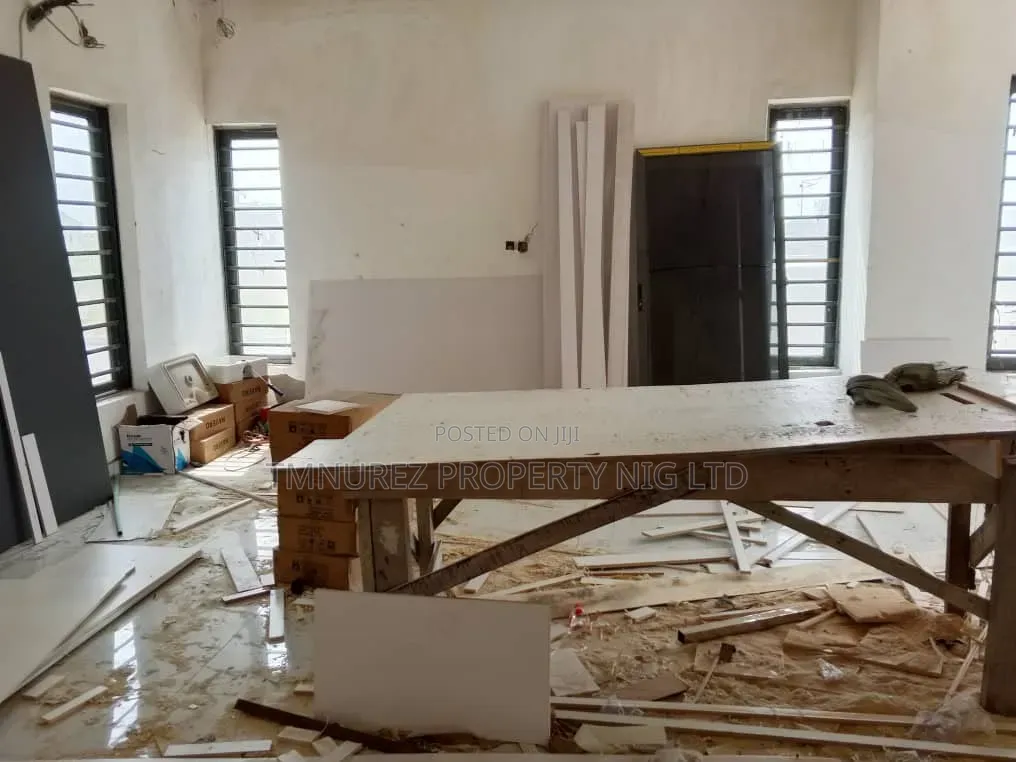5bdrm Duplex in Off Lekki-Epe Expressway for sale