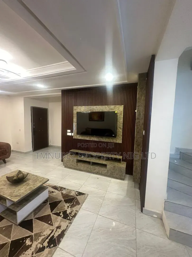 Furnished 3bdrm Duplex in Haris Drive Vgc for rent