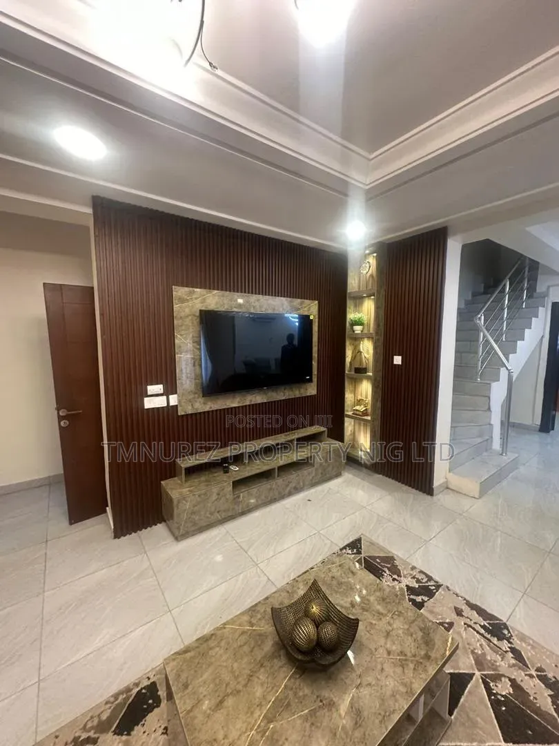 Furnished 3bdrm Duplex in Haris Drive Vgc for rent