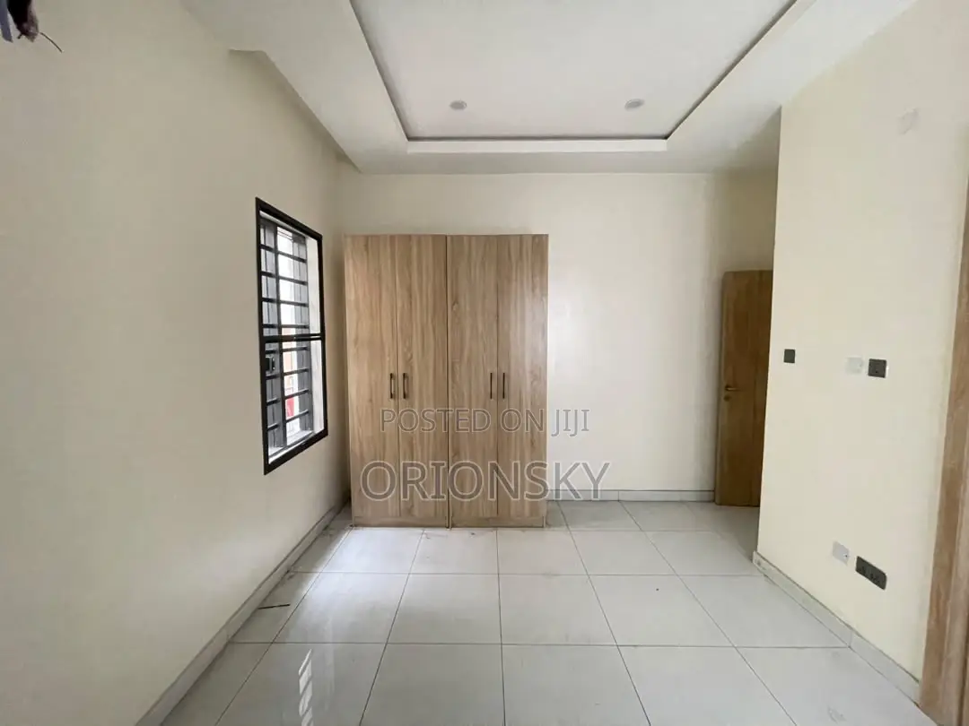 5bdrm Duplex in Ogudu GRA for sale