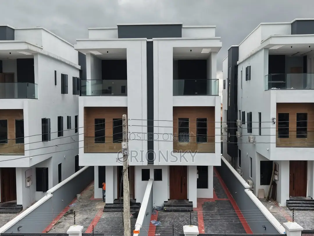 5bdrm Duplex in Ogudu GRA for sale