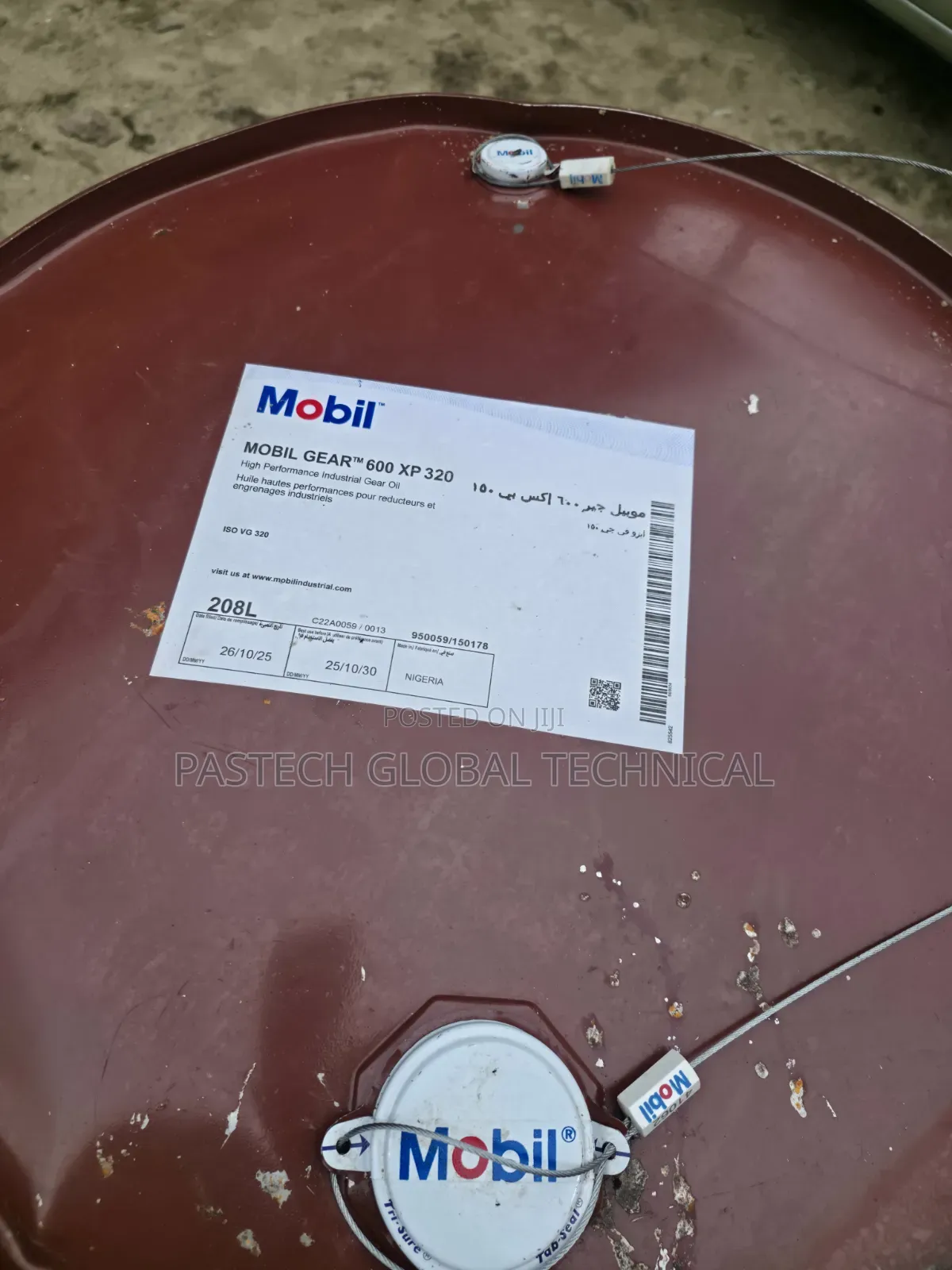 A Drum of 208l Mobil Gear 600 Xp 320