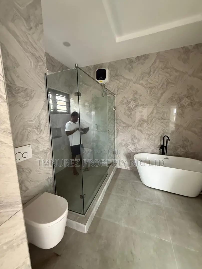 1bdrm Shared Apartment in Ologolo, Lekki for rent
