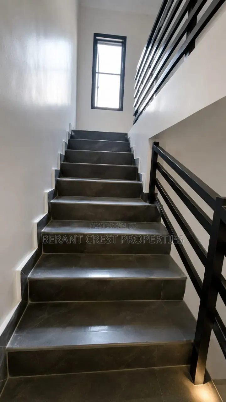 4bdrm Mansion in Dakwo District for sale