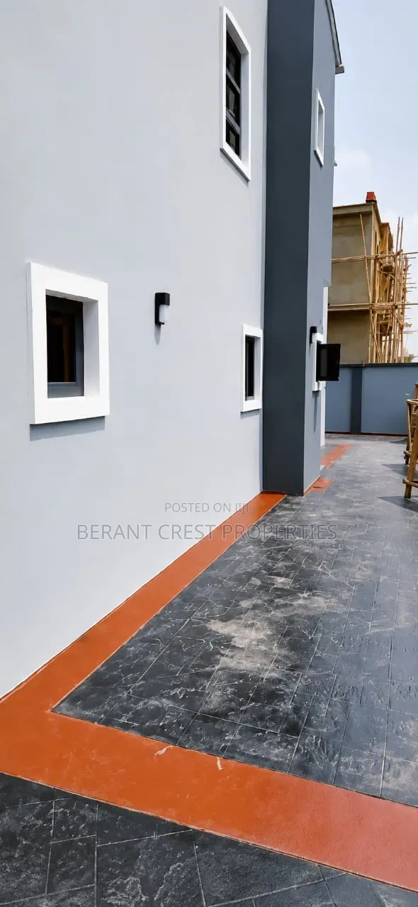 4bdrm Mansion in Dakwo District for sale