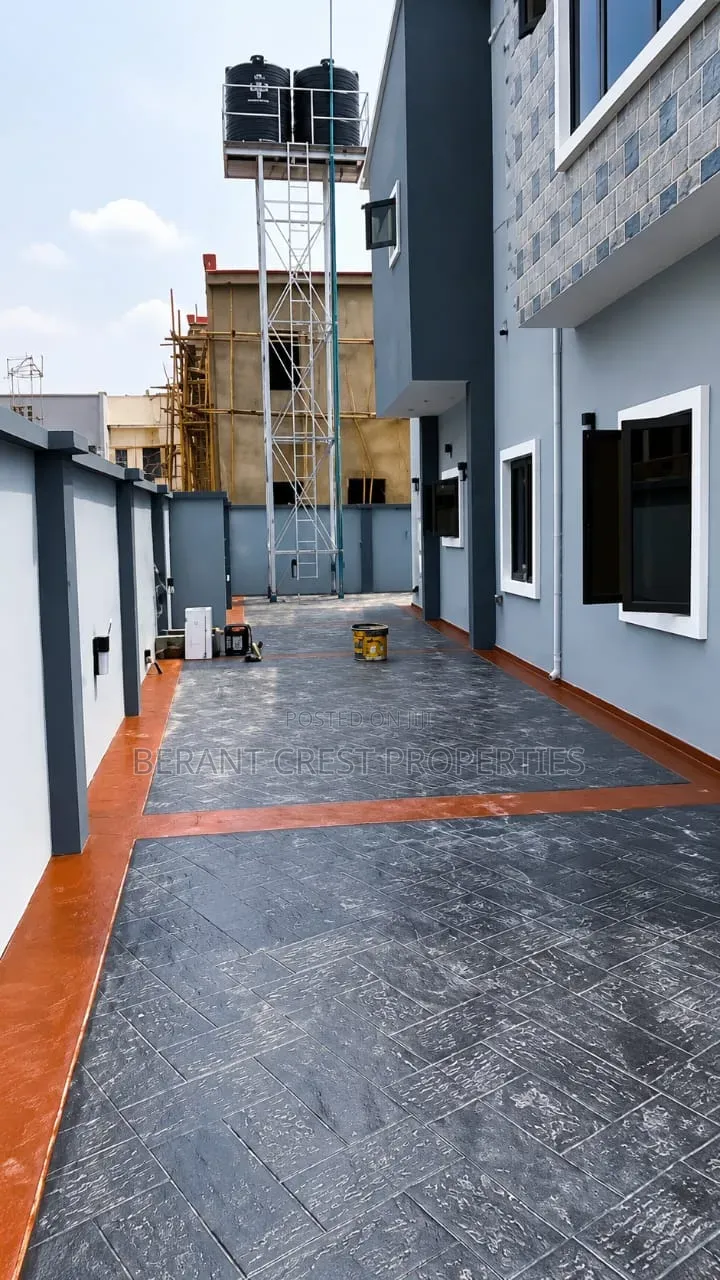 4bdrm Mansion in Dakwo District for sale