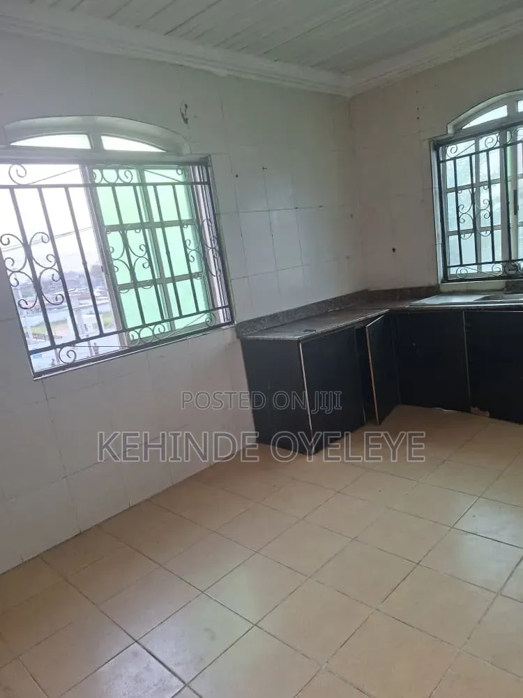 2bdrm Block of Flats in Jakande for rent