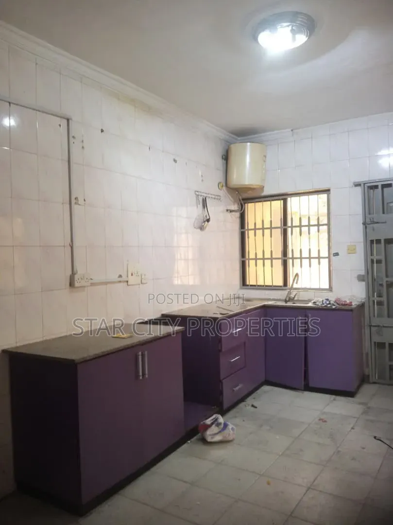 3bdrm Apartment in Ikeja Gra for rent