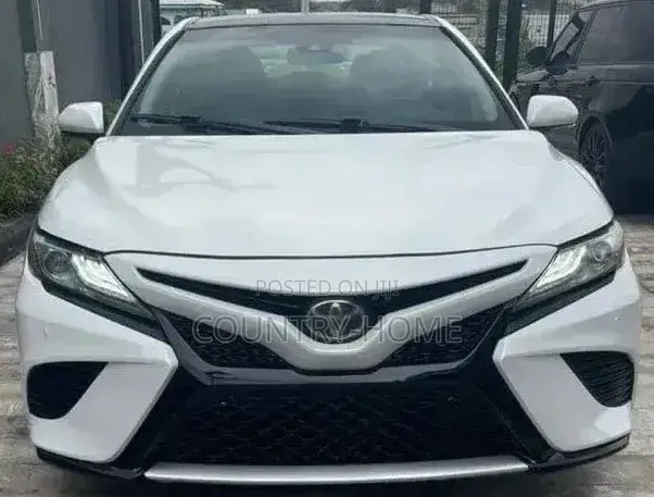 Toyota Camry XSE FWD (2.5L 4cyl 8AM) 2018 Off white