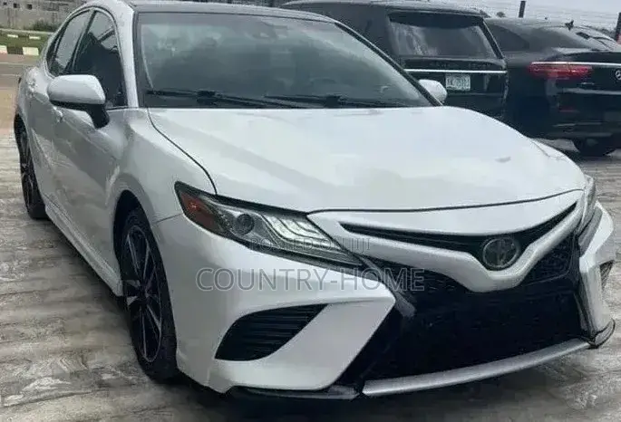 Toyota Camry XSE FWD (2.5L 4cyl 8AM) 2018 Off white