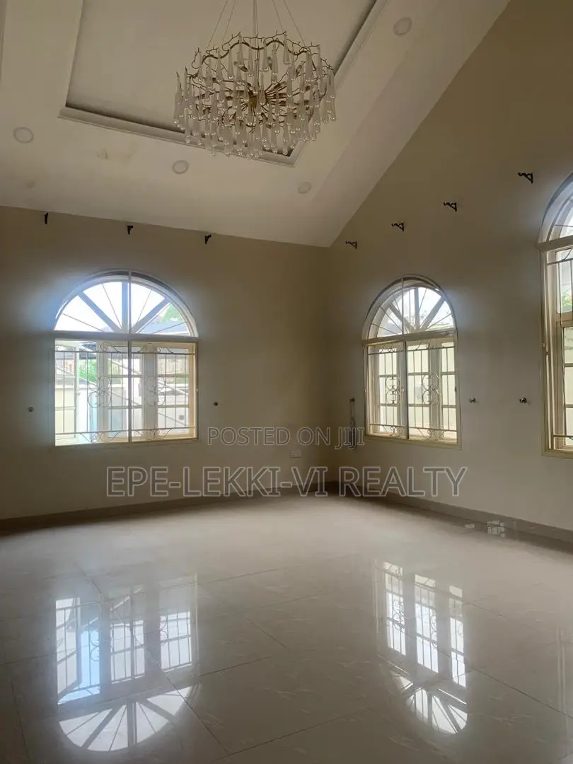 4bdrm Duplex in Lekki Phase 1 for rent