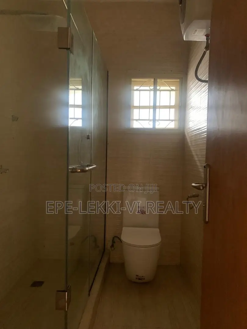 4bdrm Duplex in Lekki Phase 1 for rent