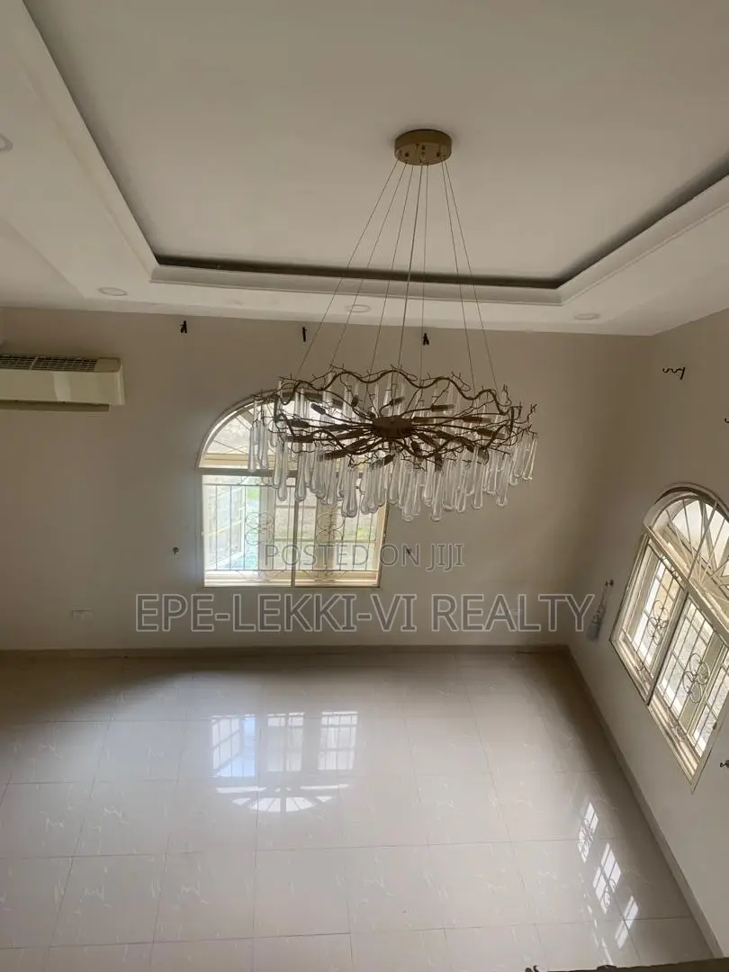 4bdrm Duplex in Lekki Phase 1 for rent