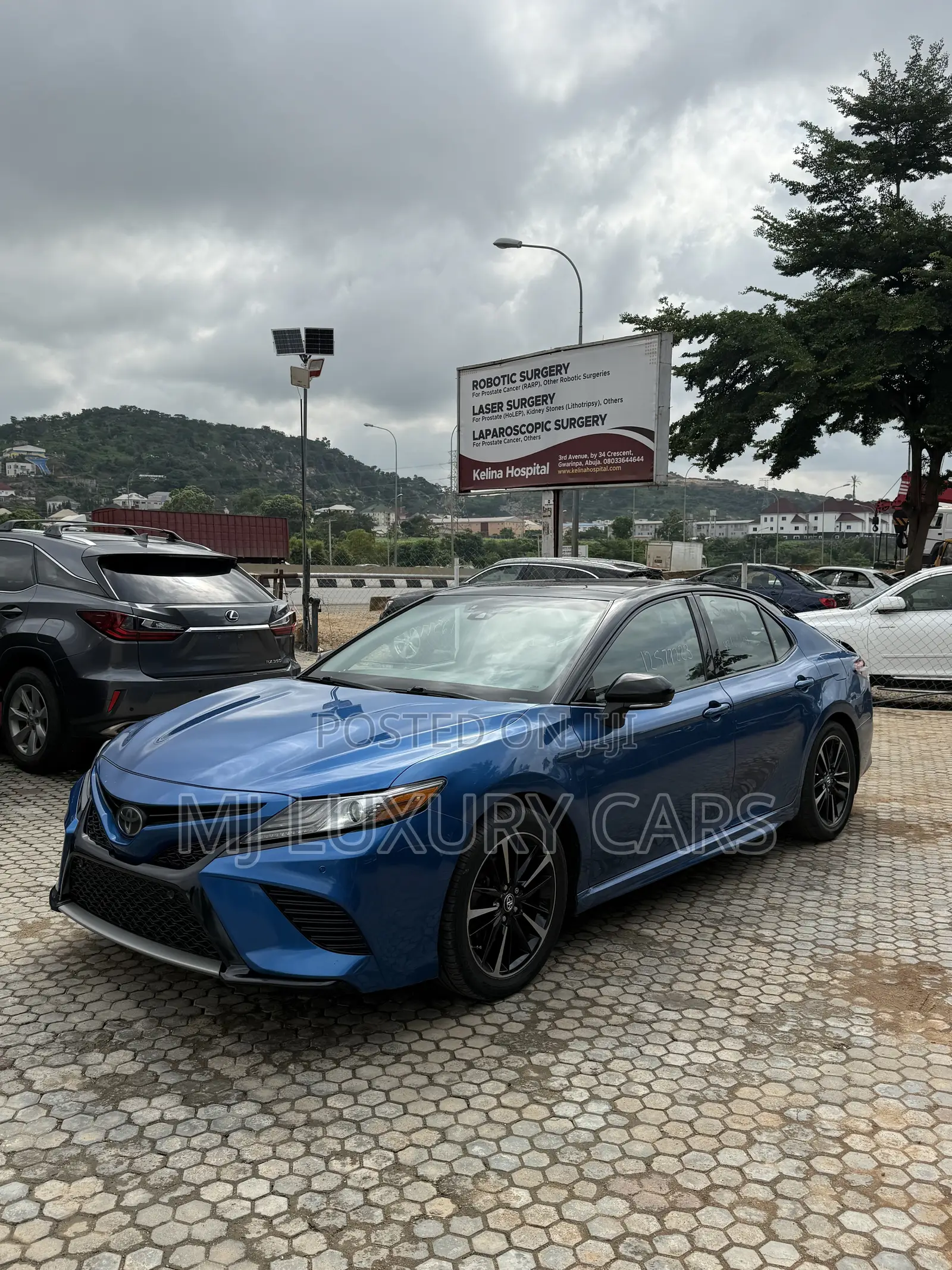 Toyota Camry XLE V6 FWD (3.5L 6cyl 8AM) 2018 Blue