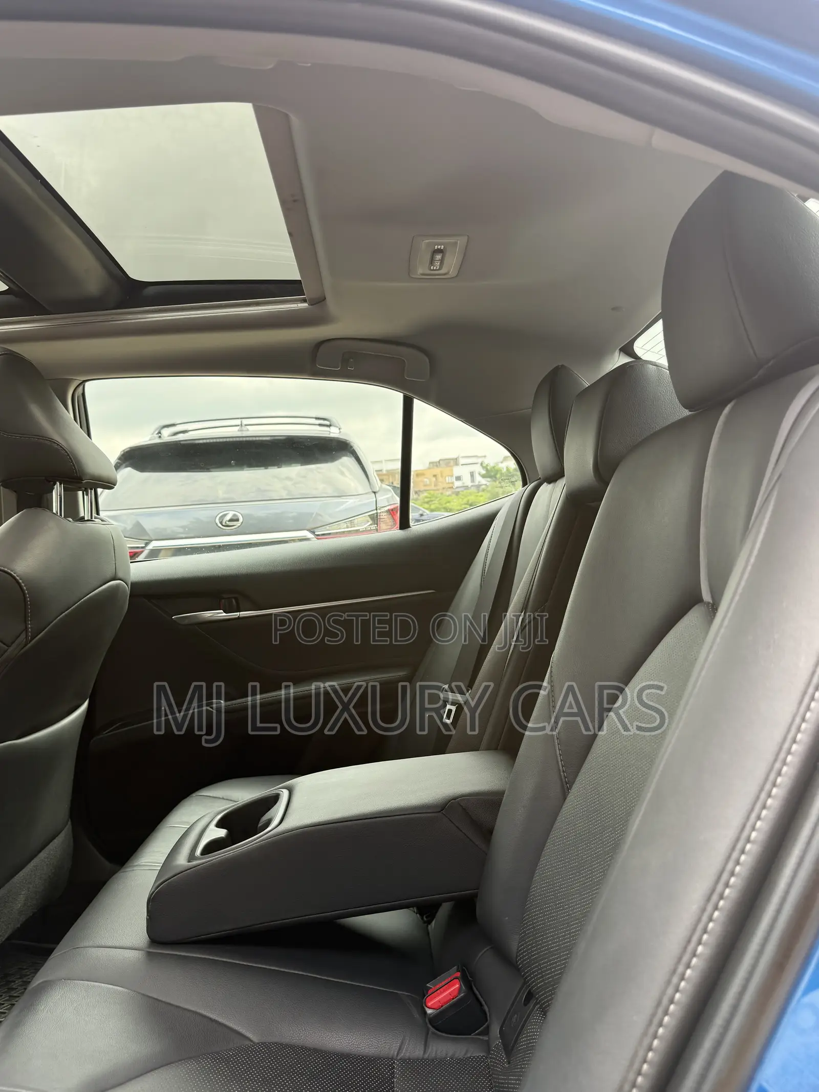 Toyota Camry XLE V6 FWD (3.5L 6cyl 8AM) 2018 Blue