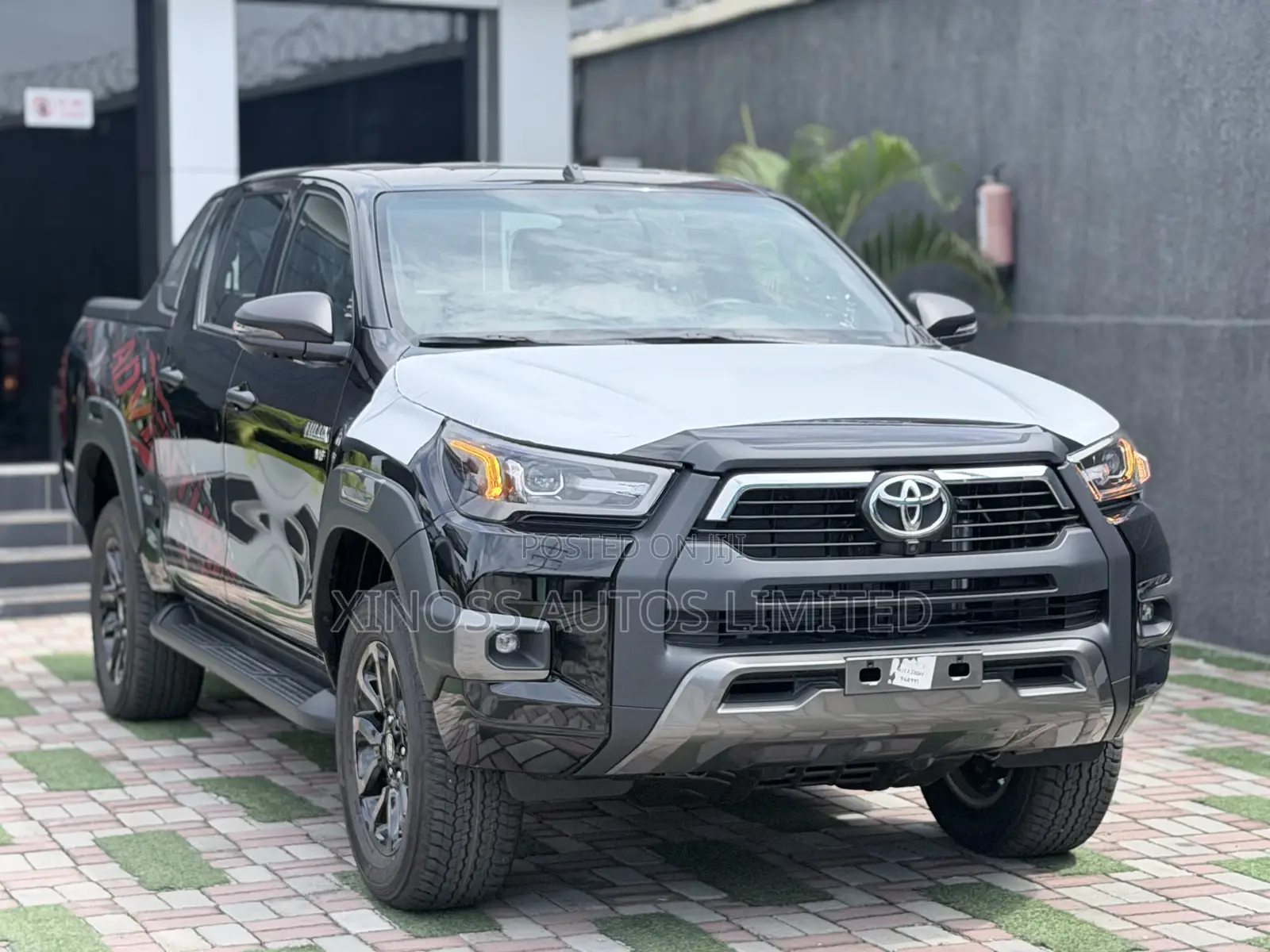 New Toyota Hilux 2025 Black