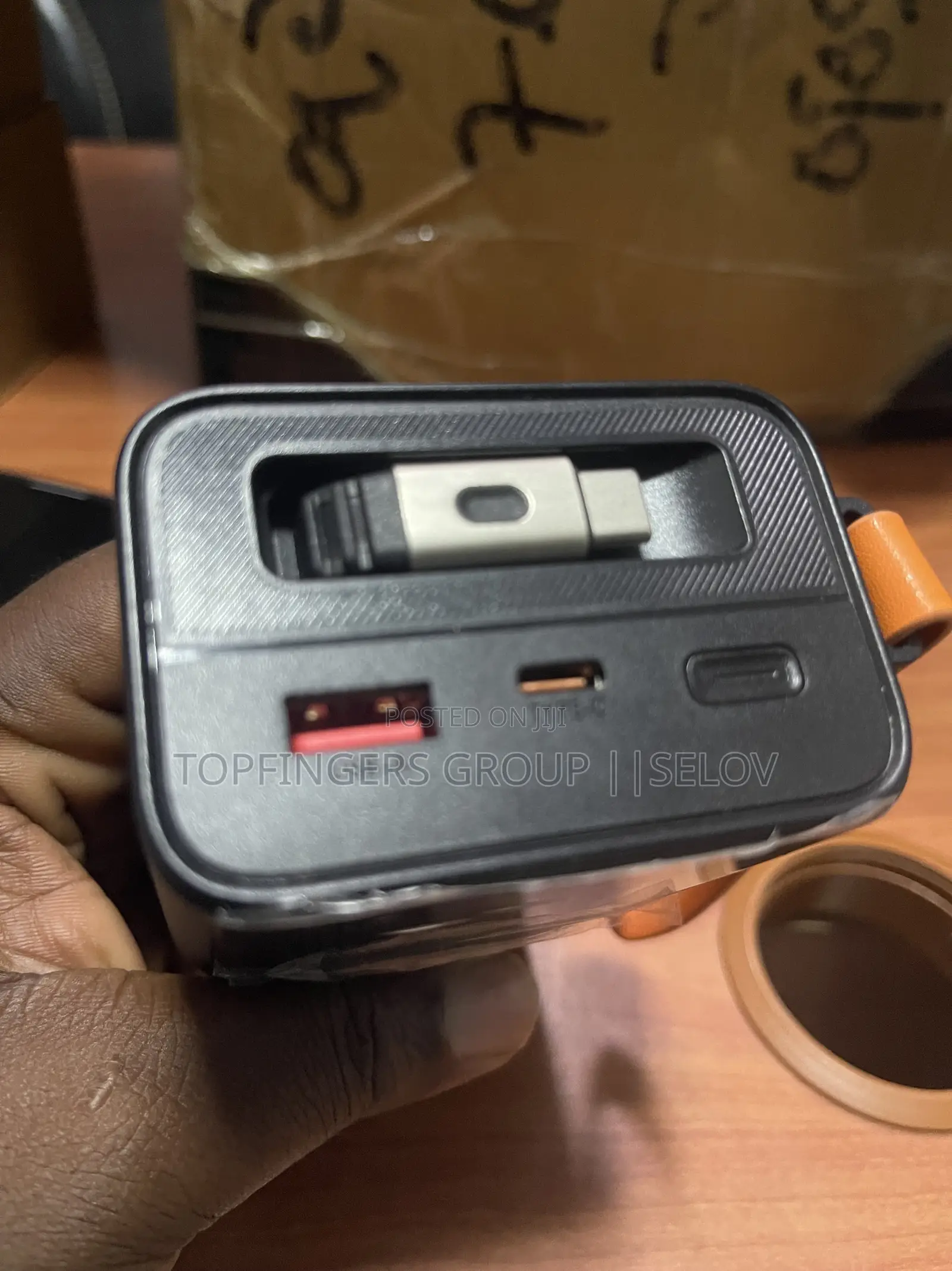160W VITAVOLT Laptop Power Bank. 30kmAh + Rectractsble Type C Cable