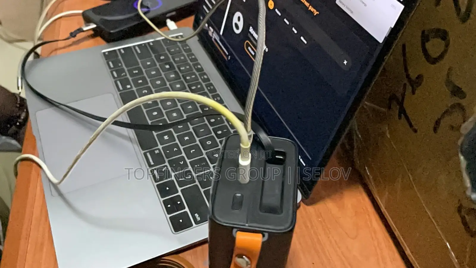 160W VITAVOLT Laptop Power Bank. 30kmAh + Rectractsble Type C Cable