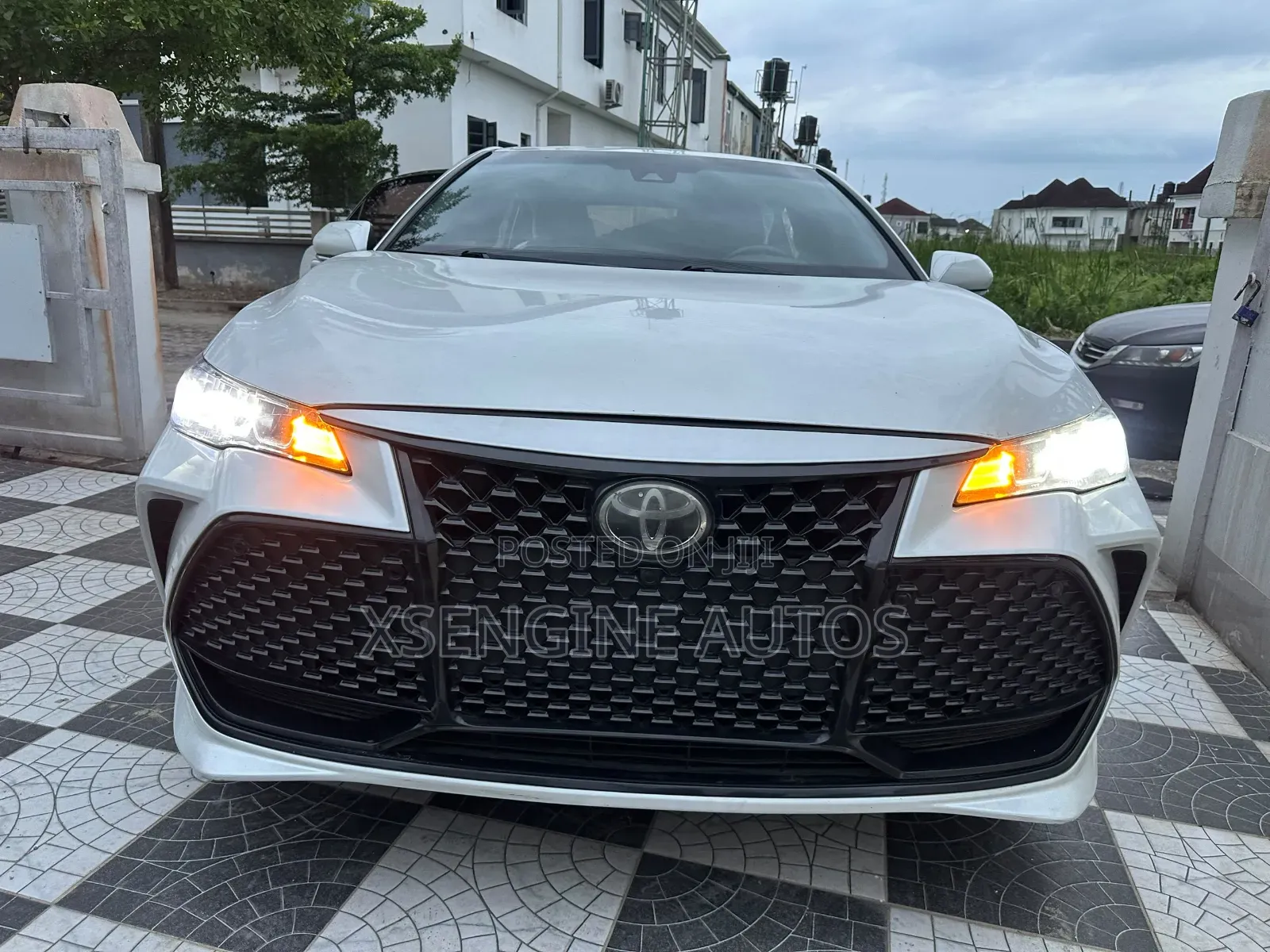 Toyota Avalon 2019 White
