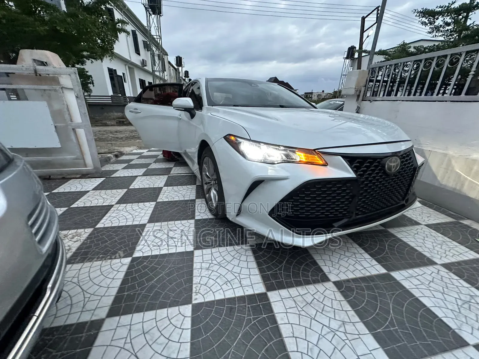 Toyota Avalon 2019 White