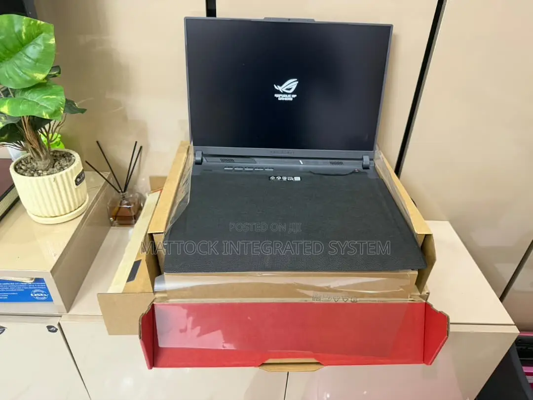 Laptop Asus ROG Strix G16 G614 16GB AMD Ryzen 9 SSD 1T